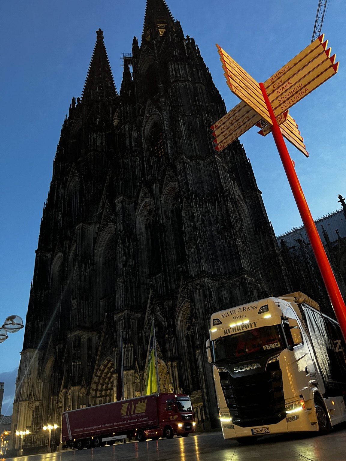Scania vor dem Kölner Dom