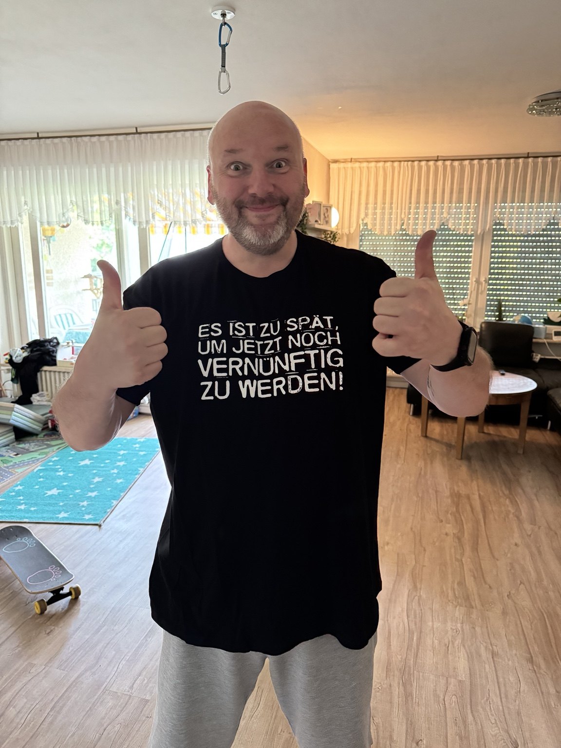 Stefan Küsener mit zwei Daumen nach oben